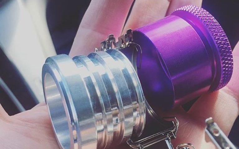 Oil drain with -20 clamshell cap. Thanks @larmomiersch !! Don’t forget to put the O-Rings on after welding the Bung on your oil pan