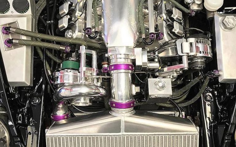 @anthony_gonzales7 ・・・
Here is the latest shot of @1jumansa_700 corvette engine compartment, I updated the fuel system as you can see the return lines going to the FPR. Now to the fuse relay box and we should be good to go